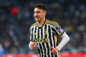 记者：目前没球队对坎比亚索感兴趣，尤文不想卖&amp;估价至少5000万