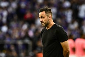 法国记者：德泽尔比封闭集训+取消假期不可取，棍棒教育已经过时