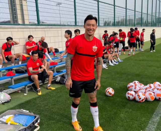 世俱杯-专访张琳芃：回到梦开始的地方 为海港多绣几颗星！