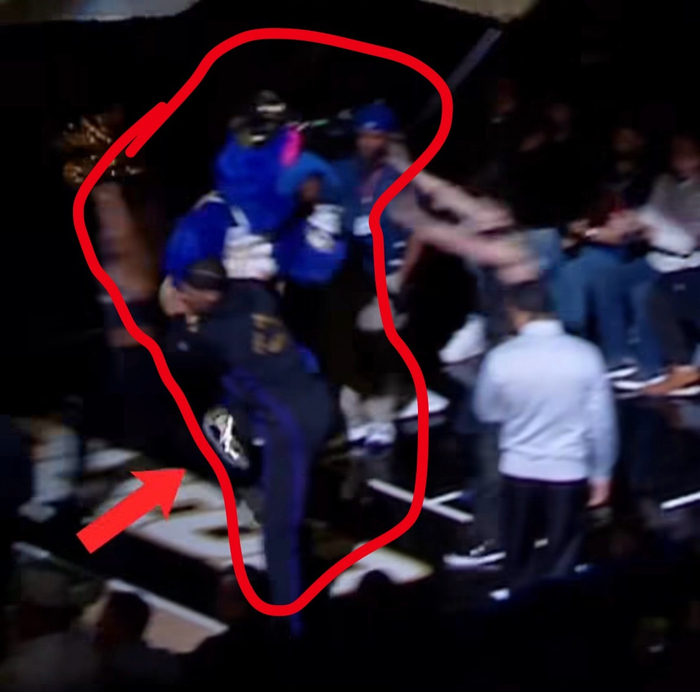 世俱杯下注-海斯因推倒奇才吉祥物被禁赛一场|湖人|NBA|贾克森·海斯|华盛顿奇才队|体育赛事讨论_新浪体育_新浪新闻